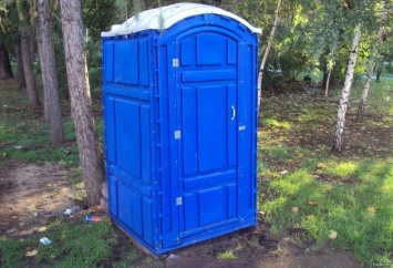 Дела туалетные: в каховском парке искали пропавший "бионужник"