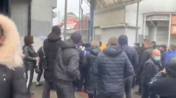 Николаевские предприниматели не дали полиции закрыть рынок на "коронавирусный карантин"