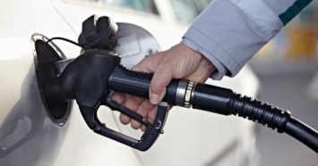 Кабмин договорился с нефтетрейдерами об удешевлении бензина в апреле до 30 грн/л - эксперт