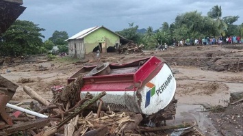 Индонезию накрыло страшное наводнение, полсотни жертв