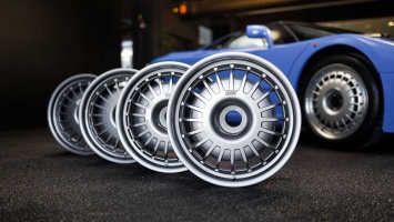 Комплект старых колесных дисков продают по цене нового Hyundai Solaris - они от Bugatti