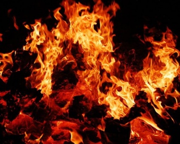 В Запорожье ночью на пожаре погиб человек