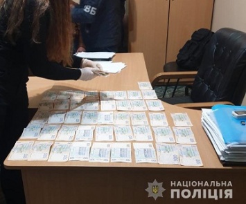 Граждане России попытались откупится от полиции Павлограда взяткой в размере 30 тыс. гривен