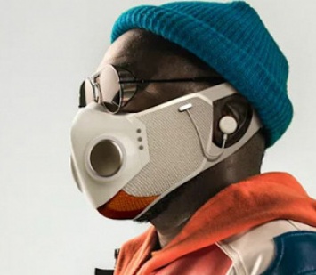 Представлена защитная маска с вентиляторами и встроенными наушниками