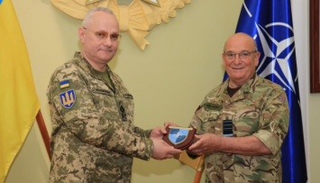 Хомчак встретился с председателем военного комитета НАТО