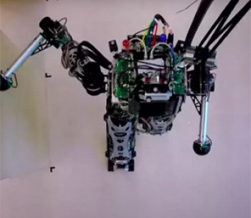 Походку роботов сделали еще более похожей на человеческую