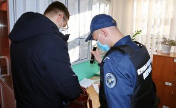 Днепропетровщина лидирует среди областей Украины по количеству запрещенных предметов, которые пытались пронести в суд