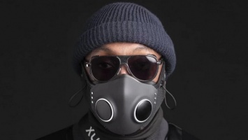 Рэпер Will.i.am представил защитную маску за $299 с наушниками, микрофоном и Bluetooth