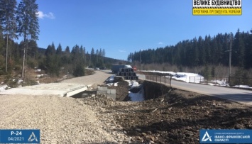На Прикарпатье на дороге Р-24 ремонтируют и строят мосты