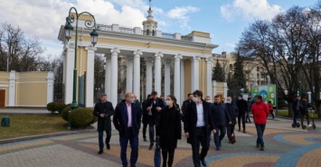Участники форума по городской инфраструктуре посетили парк Горького