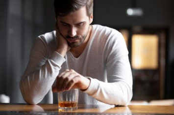 "Не так безобиден, как кажется": психиатр-нарколог назвал самый вредный алкоголь