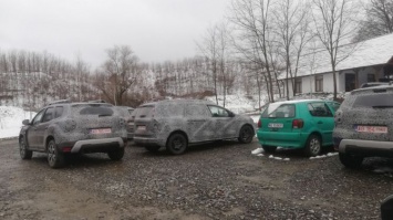 Dacia Duster обзаведется третьим рядом сидений: первые фото новинки