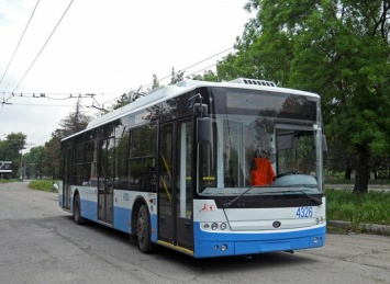 В Симферополе изменили маршруты некоторых троллейбусов и автобусов, один - отменили