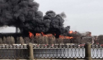 Среди спасателей есть погибшие после тушения пожара в российском Санкт-Петербурге (видео)