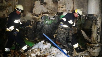 В 9-этажном доме в Днепре ночью произошел пожар, из-за горы строительного мусора