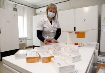 Почти 8 тысяч доз: в Полтаву привезли новую вакцину против коронавируса