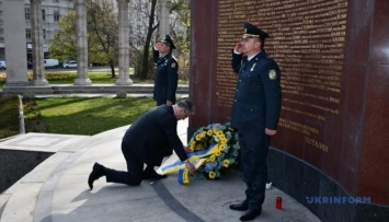 Украинские дипломаты почтили память погибших при освобождении Австрии от нацистов