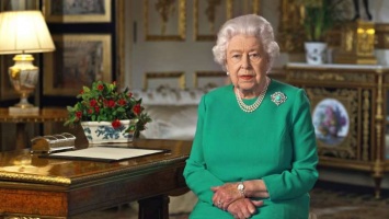 Елизавета II вернулась к исполнению обязанностей после смерти принца Филиппа