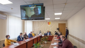 Мэр Каменского провел прием граждан по видеоконференцсвязи