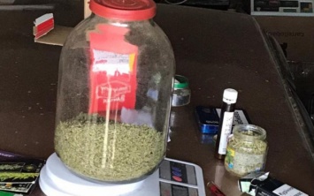 На Херсонщине многодетный отец хранил дома 2 килограмма марихуаны
