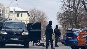 Вымогали $700 тысяч: в центре Харькова задержали рэкетиров (фото, видео)