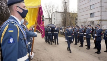 На Харьковщине попрощались с бойцом ВСУ, погибшим у Золотого