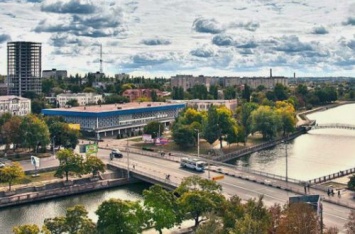 Украинцы хохочут: стелу при въезде в Кропивницкий "декоммунизировали"