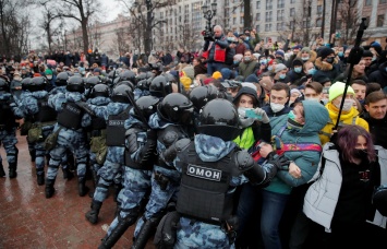 Участника акции в поддержку Навального приговорили к двум годам колонии