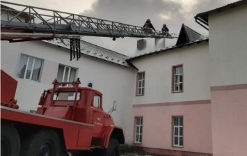 На Прикарпатье загорелась COVID-больница: эвакуировали 37 человек