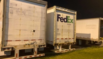 В Индианаполисе мужчина открыл огонь в здании FedEx, восемь погибших