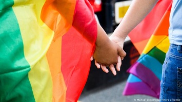 Под радужным флагом против Лукашенко: ЛГБТ-сообщество и протесты