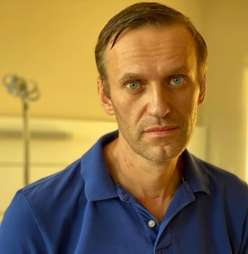 Навальный не исключил связи своих симптомов с отравлением