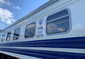 Билетов хватит: "Укрзализныця" запускает 11 доппоездов к Пасхе