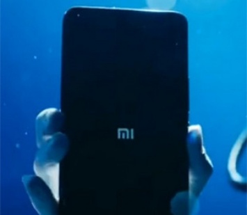 Смартфон Xiaomi Mi 11 Ultra распаковали и включили под водой