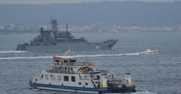 Два российских БДК вошли в Черное море