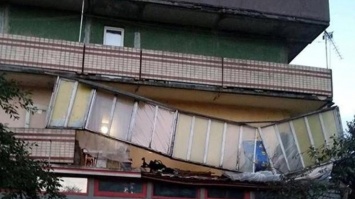 В Киеве обвалились сразу несколько балконов (фото)