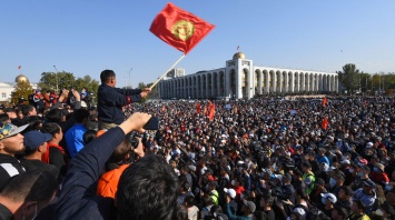 В Кыргызстане пациентов с COVID лечат опасной настойкой по рецепту президента
