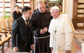 Зеленский поблагодарил Папу Римского за молитву о мире на Донбассе