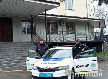 В Первомайске патрульные отговорили парня прыгать с 13-го этажа из-за ссоры с девушкой (ФОТО, ВИДЕО)