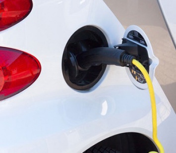 ЕС: развертывание зарядных станций для электромобилей идет слишком медленно