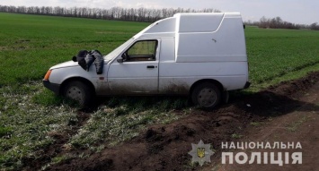 В Запорожской области студент угнал автомобиль и бросил его в поле
