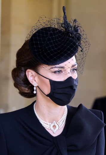 Тайный смысл украшений Кейт Миддлтон на похоронах принца Филиппа