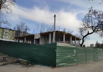 В центре Запорожья начали стройку прямо в парке: что там будет