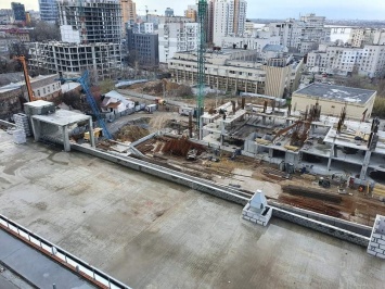 На набережной в Днепре продолжают строить элитную многоэтажку: фото