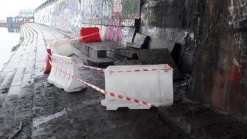 «Киевавтодор» подтвердил обвал облицовочных плит моста Метро