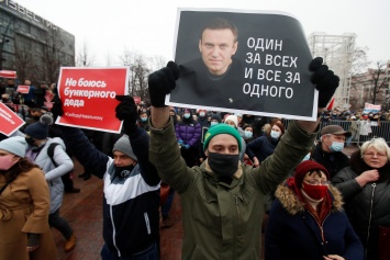 Полиция проводит обыски и задержания в день акций за Навального