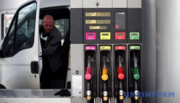 Глава фискальной службы объяснил, когда в Украине снизятся цены на топливо