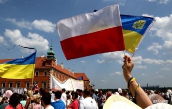 В Польше приняли резолюцию о поддержке Украины