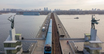 В Киеве на мосту через Днепр перекроют движение