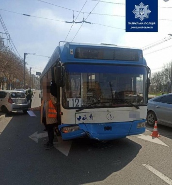 В Мариуполе утром сразу два троллейбуса попали в аварию,- ФОТО